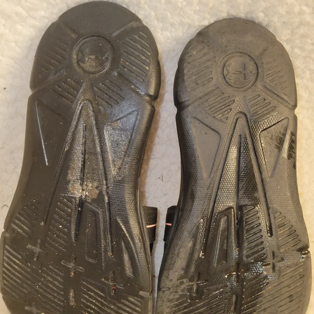 Under Armour Sandals‎ -Youth Girls Sz 5 - Ignite Slide Black & Pink Flats